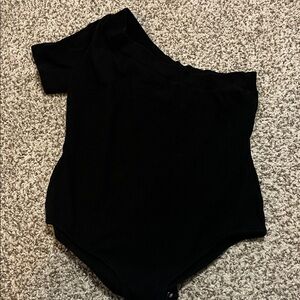ReoRia Black One-Shoulder Bodysuit